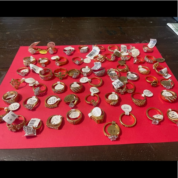 Estate bundle of jewelry, size random sizes mostly 6,7 and 8. - Picture 2 of 3